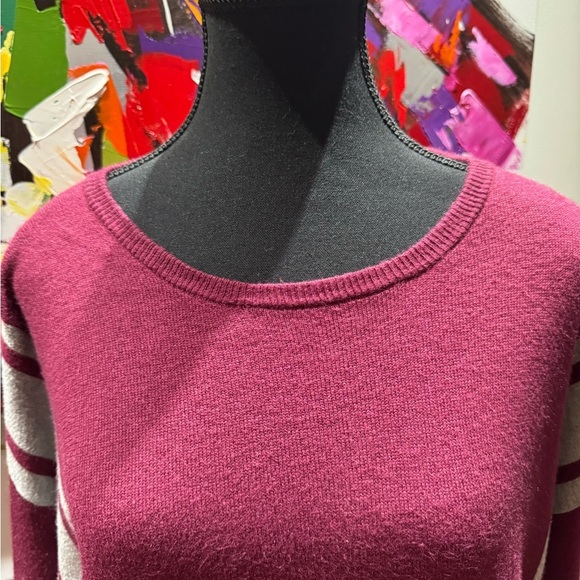 Liz Claiborne Beautiful oversized Scoop Neck Sweater Ptp 23 lenght 24” - Picture 6 of 7